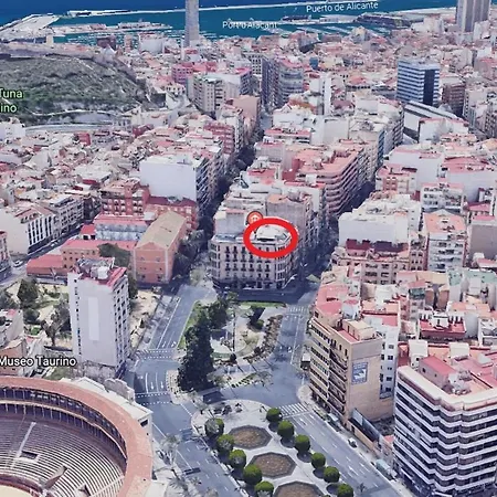 Atico En Plaza Espana * Аликанте